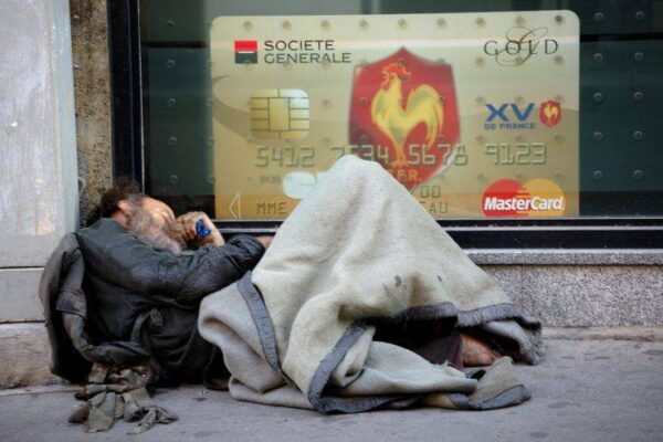 Italia 2020, la povertà non è stata abolita: aumenta il divario tra i ricchi e i poveri