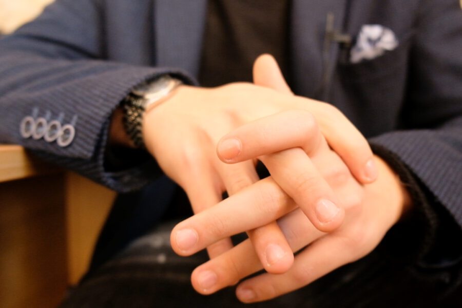 Il ragazzo che sfregiò l’insegnante: “Cara prof, mi pento e vorrei incontrarla”