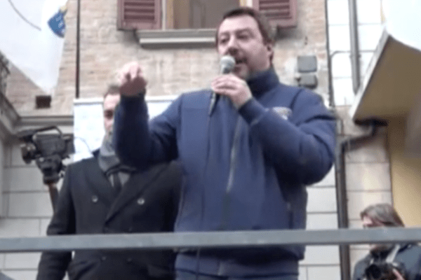 Salvini: “Se Berlinguer vedesse Renzi e Zingaretti cambierebbe marciapiede”