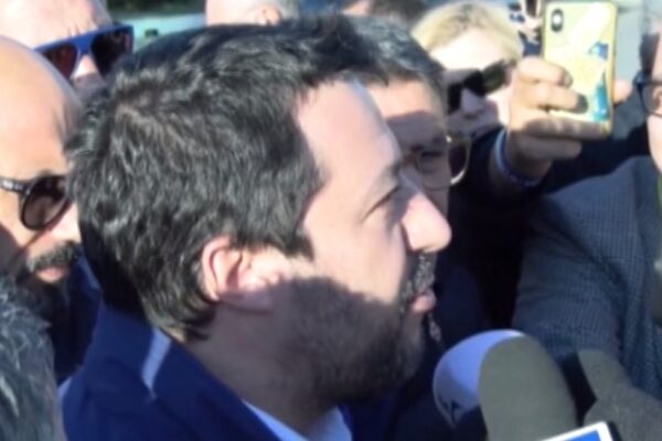 Gregoretti, Salvini: “Mi arrestino, con me milioni di italiani”