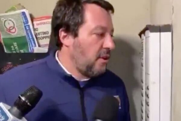 Blitz al citofono, azione squadrista di Salvini ma non è l’unico