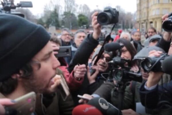 Sardine in piazza a Bologna, Santori: “C’è una svolta politica per il Paese”