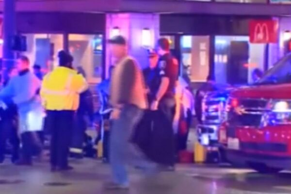 Seattle, spari sulla folla: un morto e sette feriti