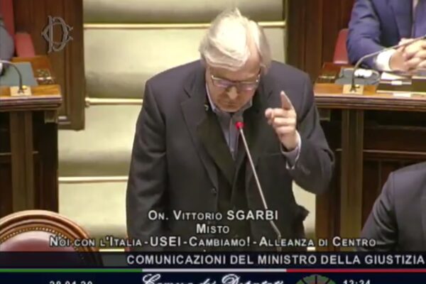 Sgarbi: “Su 330 arrestati 90 già scarcerati, nessun provvedimento per Gratteri”