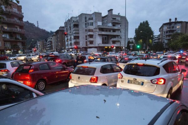 Roma seconda al mondo per ore ‘perse’ nel traffico: sono 254 all’anno per ogni cittadino