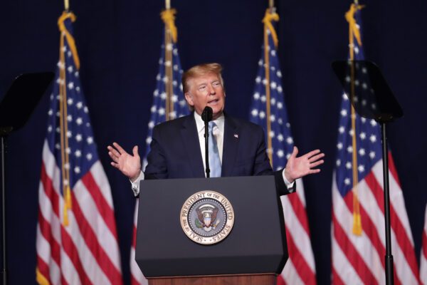 Iran, la Camera Usa limita i poteri di guerra di Trump. Il presidente: “Eravamo pronti a colpire”