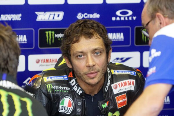 Valentino Rossi verso il ritiro? La Yamaha sceglie Quartararo per il team ufficiale