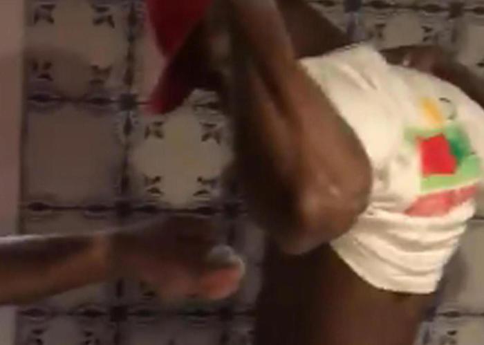 Deodorante spruzzato sui colleghi stranieri, condannati per razzismo