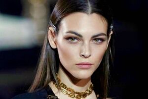 Colpo a casa della top model Vittoria Ceretti: rubati abiti e gioielli per 80mila euro Colpo a casa della top model Vittoria Ceretti: rubati abiti e gioielli per 80mila euro
