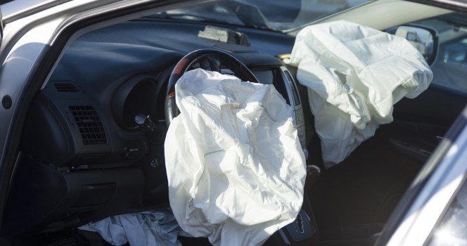 Scoppia airbag dopo tamponamento, neonato muore in ospedale