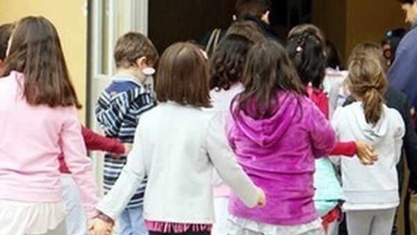 Meningite a scuola, maestra ricoverata a Napoli: genitori in apprensione