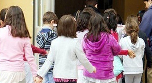 Meningite a scuola, maestra ricoverata a Napoli: genitori in apprensione