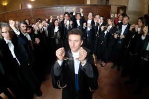 Prescrizione è ‘ergastolo processuale’, avvocati in manette. Procuratore ammette: “Situazione comatosa”