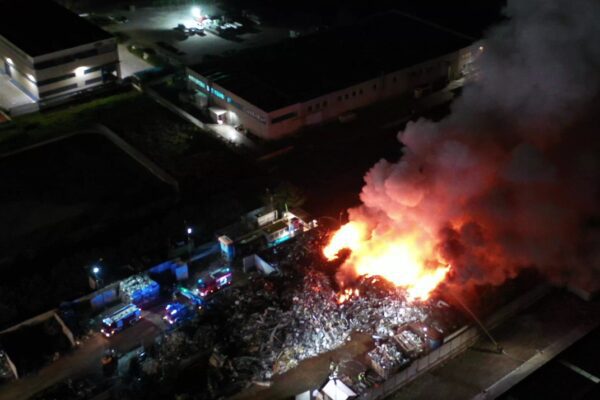 Terra dei Fuochi in fiamme: rogo di oltre 10 ore, aria irrespirabile
