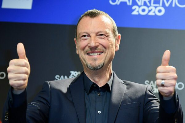 Amadeus torna in tv sul Nove con ‘Chissà chi è’. Poi uno show musicale dai brani inediti e la nuova Corrida. Discovery fa il pieno