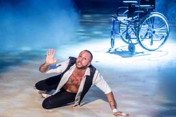 Storia di Ivan Cottini, il ballerino che danza sulla sedie a rotelle Storia di Ivan Cottini, il ballerino che danza sulla sedie a rotelle