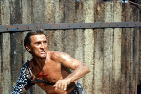 La storia di quando Kirk Douglas affrontò il maccartismo