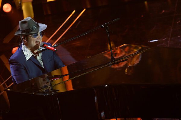 Sanremo, Raphael Gualazzi canta “Carioca”