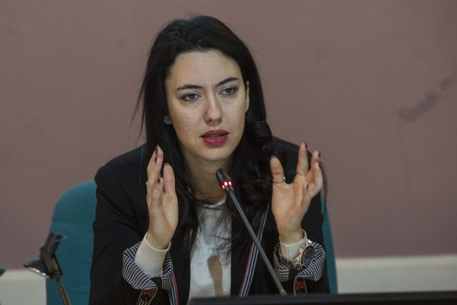 “La credibilità è come la verginità” parole sessiste in Senato contro il ministro Azzolina