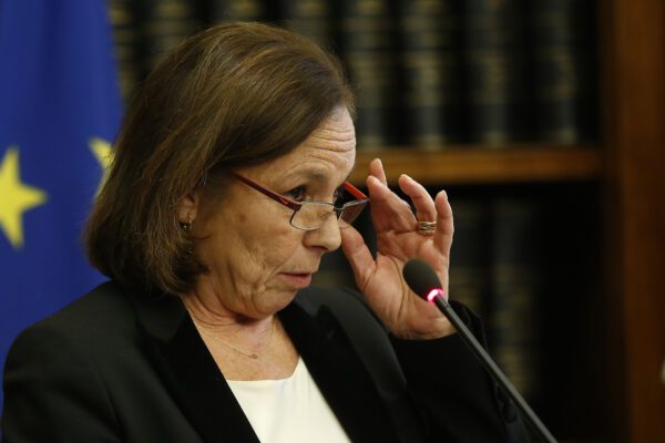 Lamorgese dà il via a politiche imbecilli, irresponsabili e criminogene