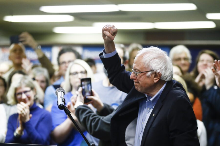 Caucus democratici in Iowa, voto nel caos: si procede alla conta manuale