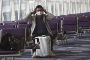 Coronavirus, la paura corre negli aeroporti