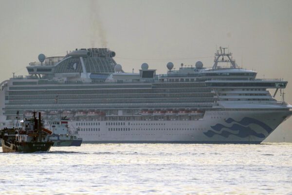 Coronavirus, 20 contagiati sulla nave da crociera guidata dal comandante napoletano: “Siamo in ansia”