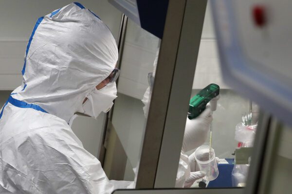 Coronavirus: Italia pronta a riaprire ai voli dalla Cina ma Governo smentisce. Intanto rallentano i contagi
