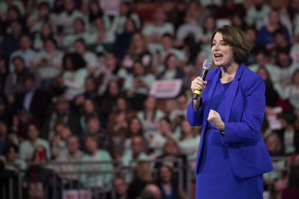 Primarie dem Usa, tra Sanders e Buttigieg ne approfitta Klobuchar