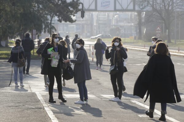 Primi casi di coronavirus a Torino e Milano, i contagiati salgono a 76. A Schiavonia 450 persone isolate in ospedale
