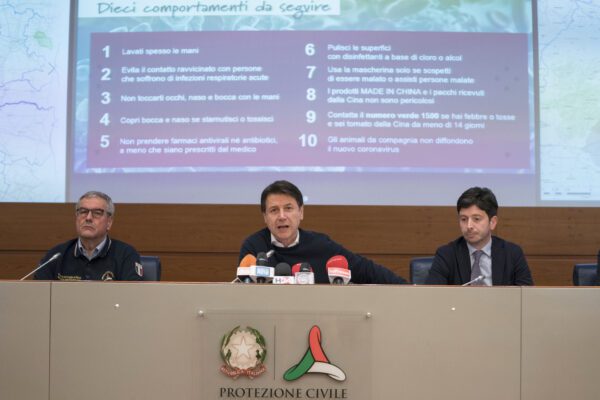 Decreto per isolare i focolai: divieto di ingresso, uscita, stop a eventi sportivi e gite