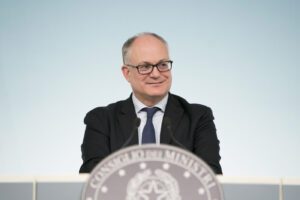 Il ministro Gualtieri candidato alle suppletive di Roma ricompatta la sinistra