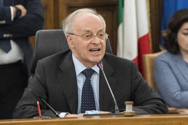 Davigo parla e gli avvocati lasciano l’aula: “E’ la punta di diamante del partito dei pm”