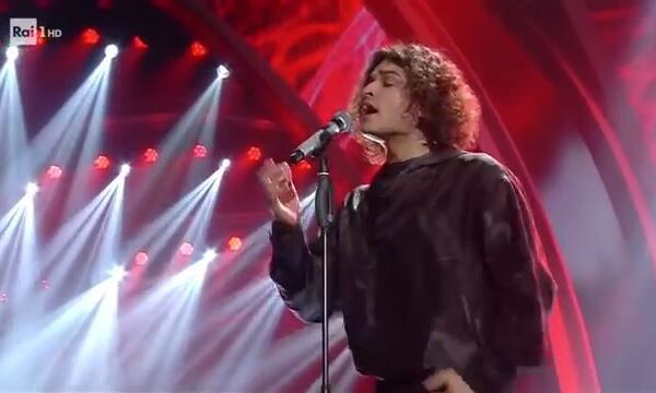 Sanremo giovani, Leo Gassman incanta con “Vai bene così”