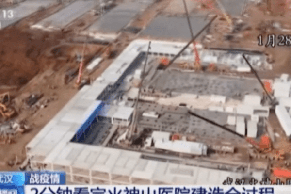 Coronavirus, la costruzione dell’ospedale di Wuhan in 120 secondi