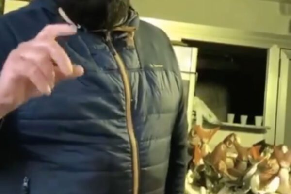Intimidazione a Peppe Di Napoli della nota pescheria a Pianura “Ma nessuno ci ferma”