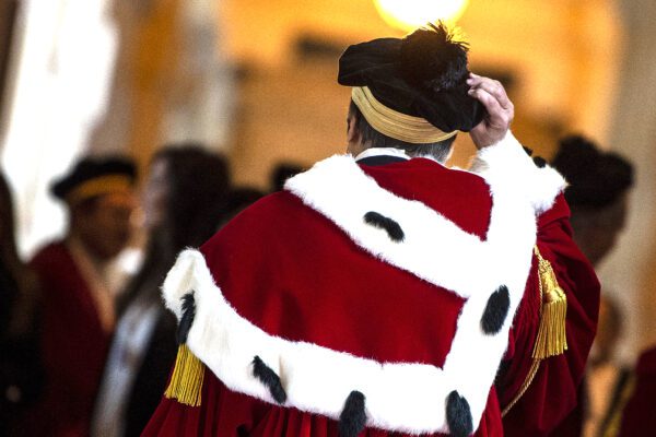 Un magistrato deve applicare la legge, non giudicarla