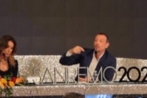 Sanremo, Amadeus: “Bugo persona educatissima, ma stasera non ci sarà”