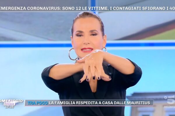 Barbara D’Urso spiega come lavare mani