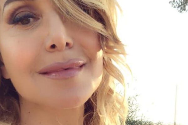 Foto amarcord con Fiorello, ma i fan criticano la D’Urso: “Labbra rifatte”