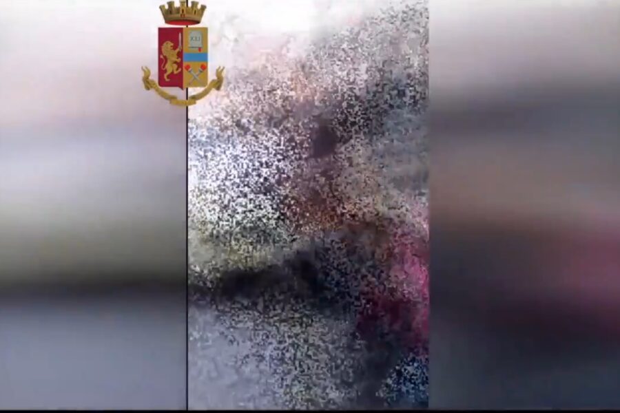 Catania, ragazzine picchiano compagne di scuola e diffondono filmato sui social