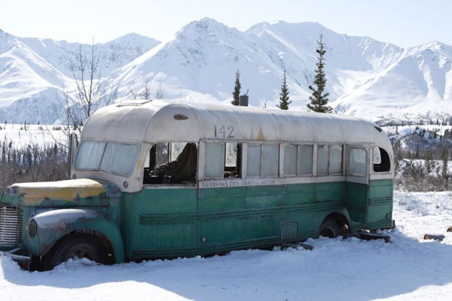 Cinque turisti italiani soccorsi in Alaska: erano alla ricerca del bus di “Into the wild”