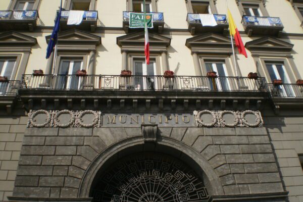 Attacco hacker al sito del Comune di Napoli, “Vulnerabilità limitata”