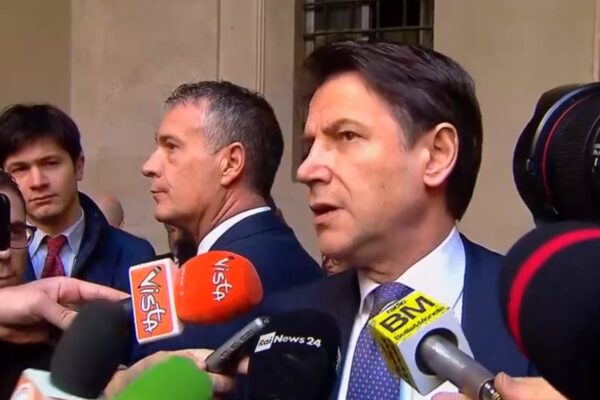 Conte: “Italia Viva fa opposizione, assenza ministri nel cdm sarebbe ingiustificata”