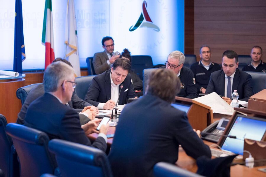 Coronavirus, Conte: “Pronti a Misure straordinarie”. Salvini: “Necessario chiudere i porti”