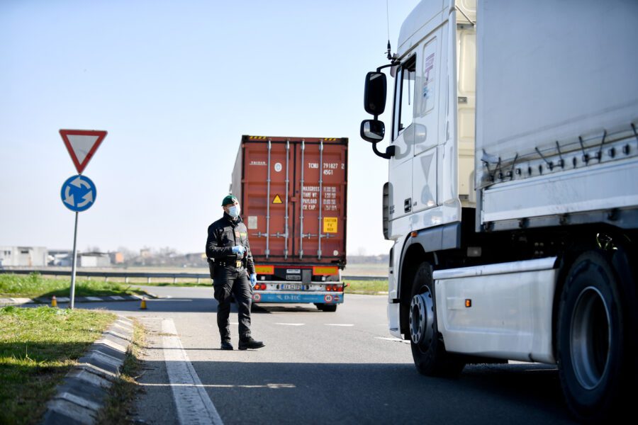 Coronavirus, c’è il primo camionista contagiato: in quarantena i suoi familiari