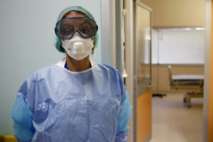 Il Coronavirus si può curare, in Italia i guariti triplicano i deceduti