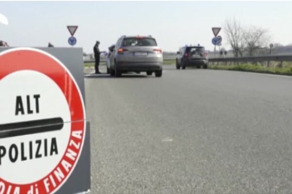 Coronavirus, posti di blocco intorno alla zona rossa: “Nessun isterismo, la popolazione collabora”