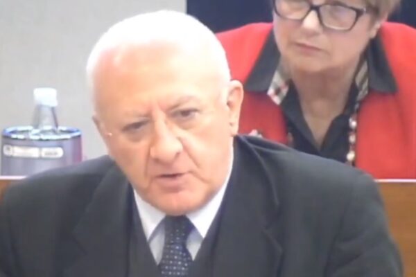 Coronavirus in Campania, l’annuncio di De Luca: “Tampone positivo”