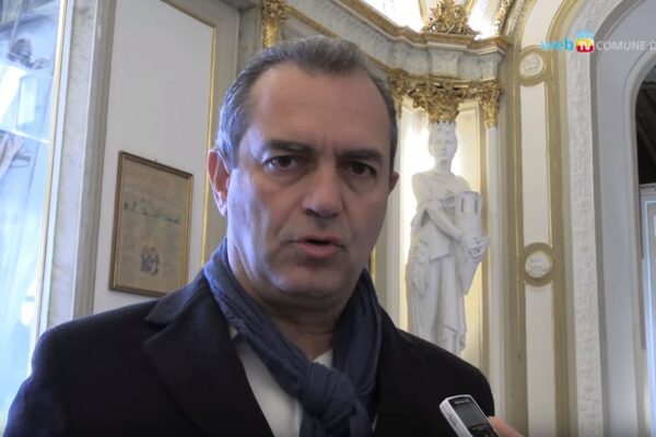 Coronavirus, la decisione di de Magistris: “Scuole chiuse fino a sabato” Coronavirus, la decisione di de Magistris: “Scuole chiuse fino a sabato”